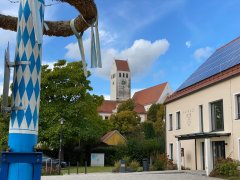 Rathaus und Vorplatz der Gemeinde Ilmmünster